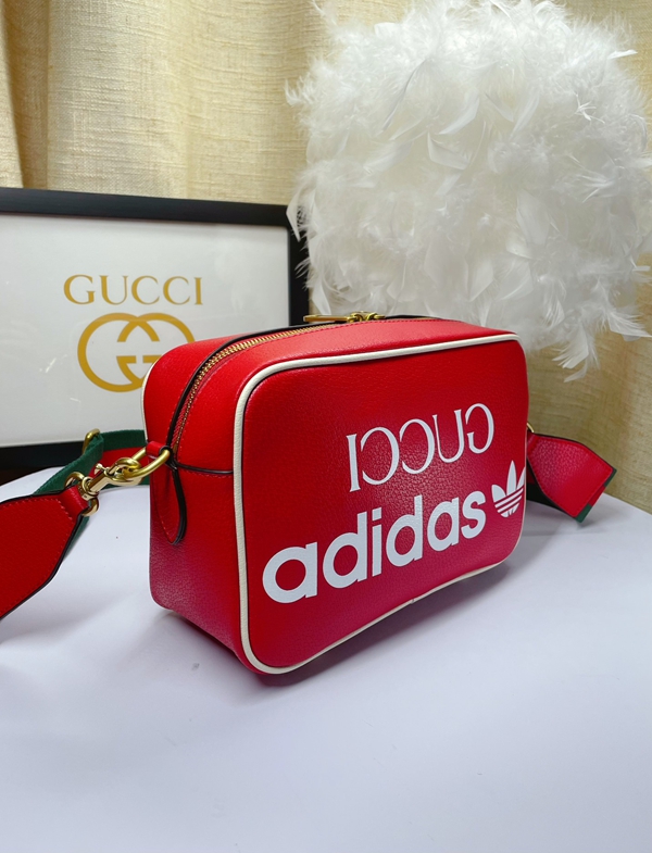 激安グッチバッグコピー背面デザイン